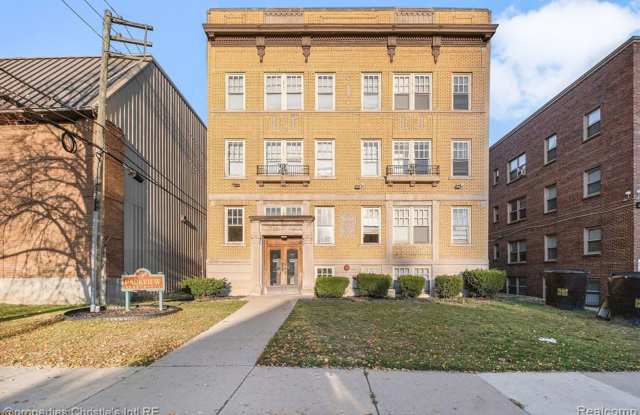 590 PARKVIEW Drive