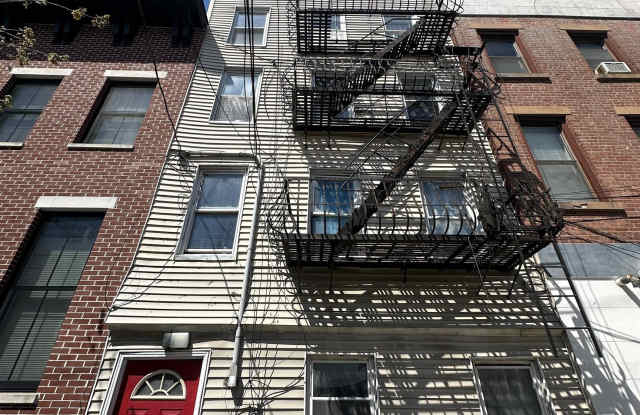 435 MONMOUTH ST - 435 Monmouth Street, Jersey City, NJ 07302