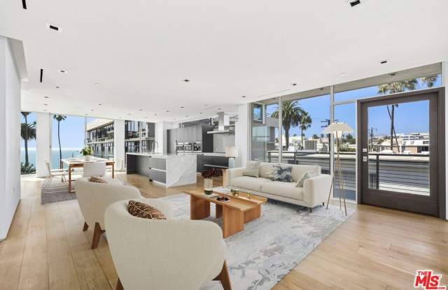 Photo of 1012 2nd St unit: 4