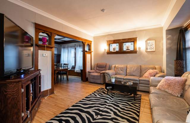 Oakland Lower 1/2 block to UWM