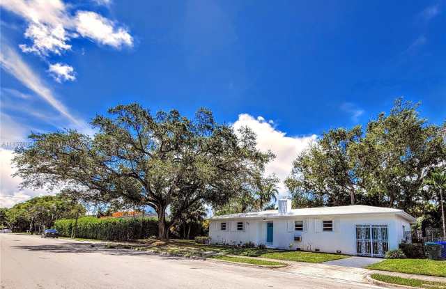 Photo of 828 NE 76th St