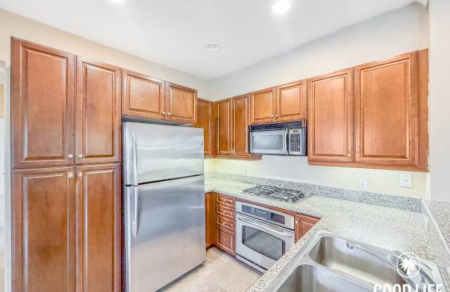 Bright 2BD/2BA Condo in Sabre Springs with Covered Balcony, In-Unit Laundry & Garage
