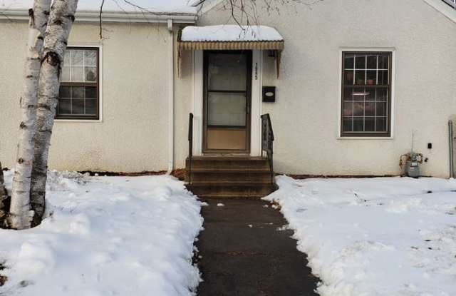 1945 Hawthorne Avenue East