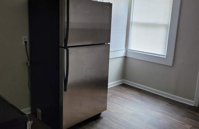 332 South Bull Street