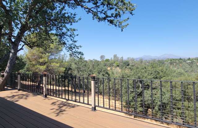 Photo of Charming 3 Bedroom, 2 Bath Home with Mountain Views