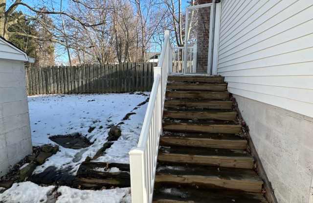 809 Lakewood Boulevard