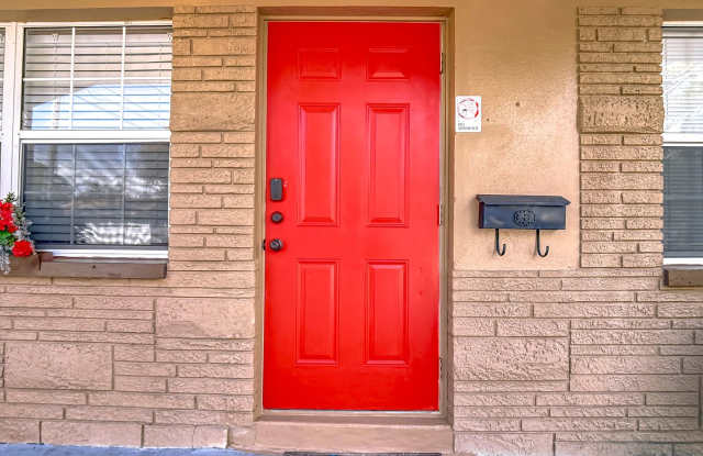 2 BEDROOM 1 BATH APARTMENT HOME LOCATED IN ST. PETERSBURG, FL