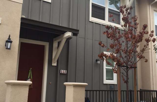 Epic REA/Azari PM- Amazing townhouse ready to move in (hayward / castro valley)