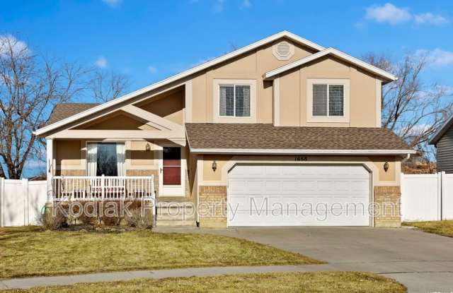 1668 W Rockbridge Dr