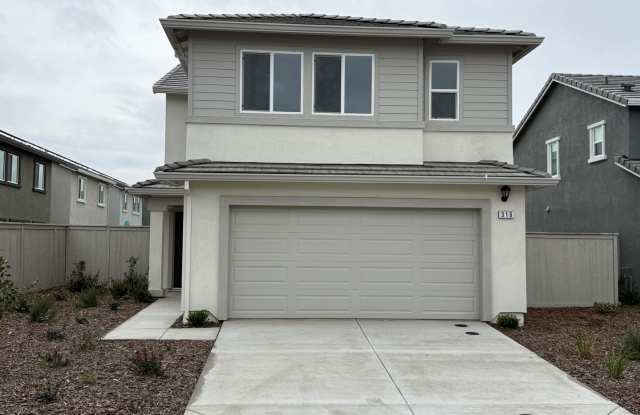 3 Bed 2.5 Ba 2 Car Garage in Roseville!
