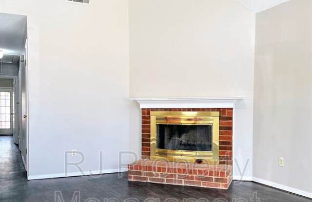 8226 Town N Country Dr