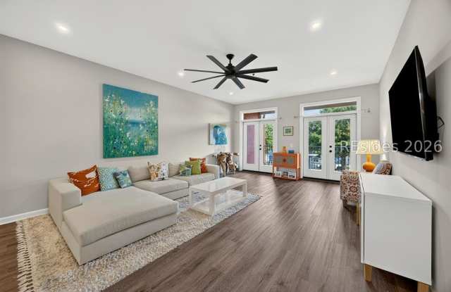 10 Johnston Way