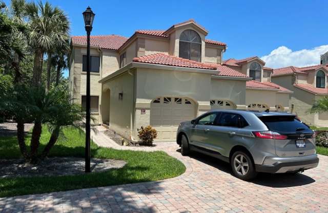 **CALAIS OF PELICAN BAY**3 BEDS/2BATHS COACH HOME**FURNISHED SHORT-TERM RENTAL** NOT AVAILABLE JAN-APRIL 2025 ** photos photos