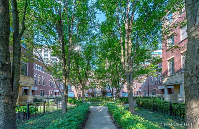 Photo of 1942 S Prairie Avenue unit: 3