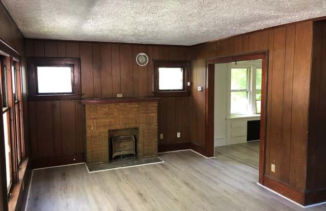 Spacious 4-Bedroom Home for Lease in Akron