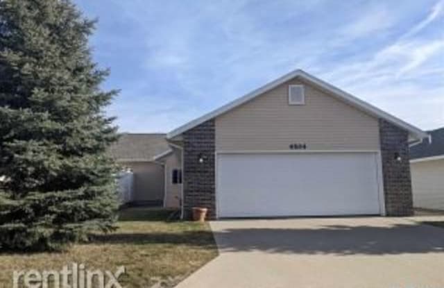 4504 E 49th St - 4504 East 49th Street, Sioux Falls, SD 57110