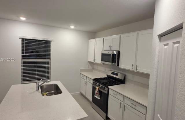 6315 NW Windwood Way