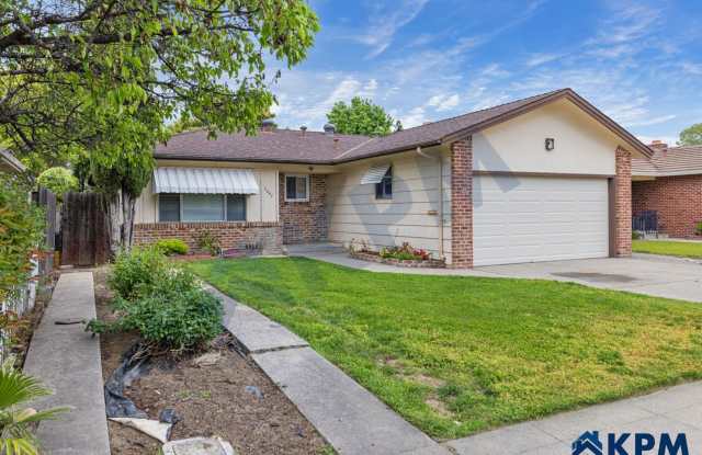 Single-Story 3-Bedroom 2-Bath Lodi House - 1443 West Vine Street, Lodi, CA 95242