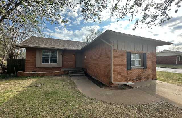 3 Bed 1.5 Bath Home Near the Village and City Parks!