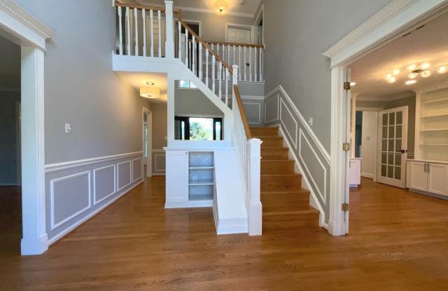 9821 DAYS FARM DRIVE