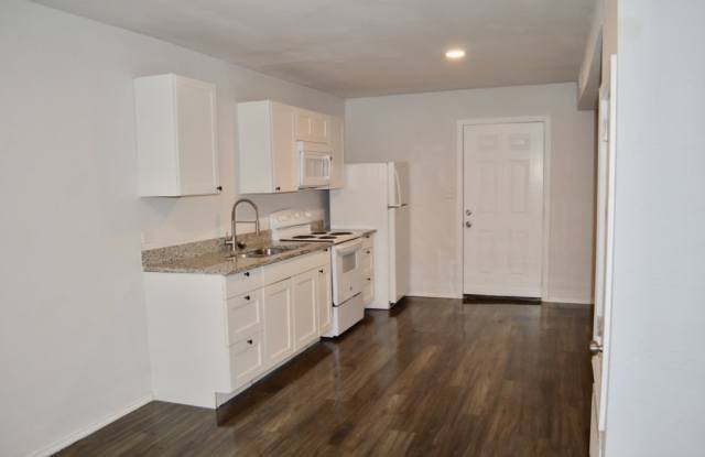 Photo of 416 Collingsworth - 2