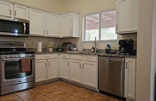 2174 West Roundwood Place