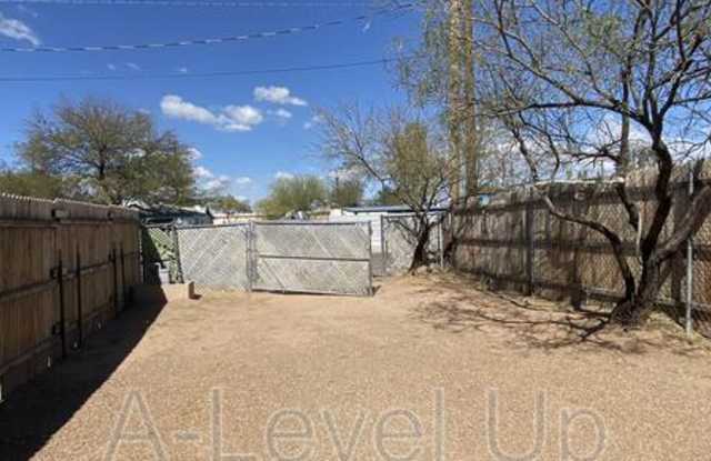 3909 South 14th Avenue