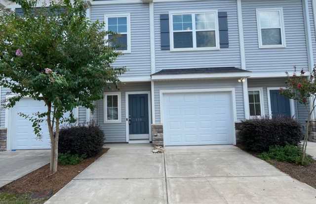 Comfortable, Convenient & Move-In Ready!