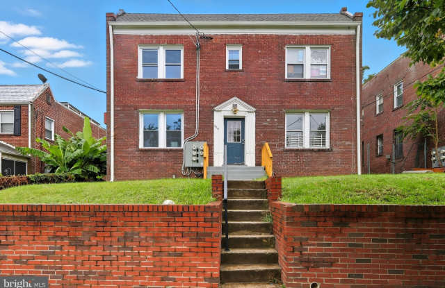 Photo of 3919 R Street SE unit: 2