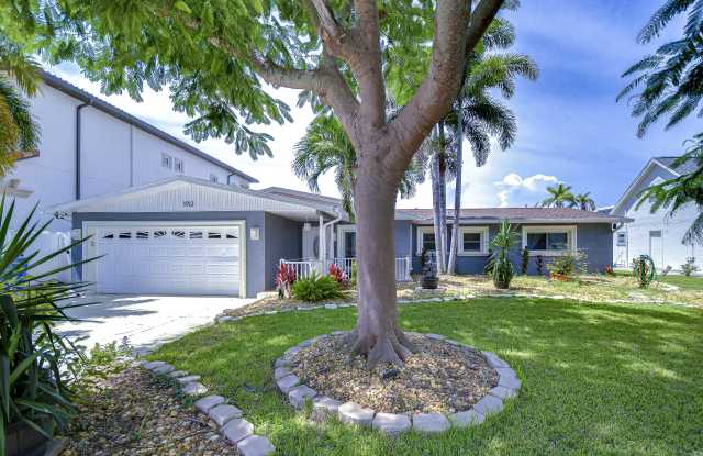 Photo of 3912 Fontainebleau Dr