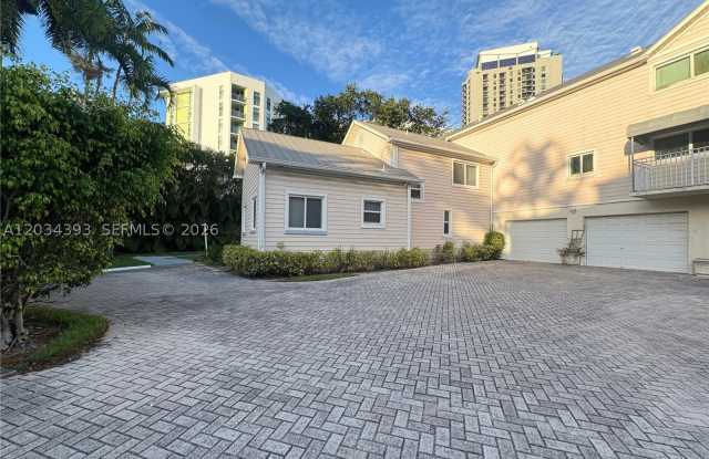 454 SW 5th Ave