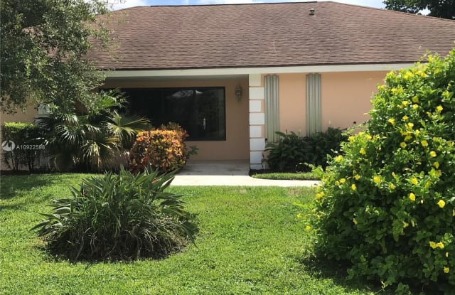 922 SW 33rd Pl - 922 Southwest 33rd Place, Boynton Beach, FL 33435