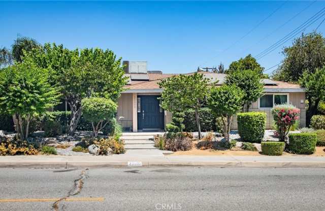 Photo of 25050 Lawton Avenue