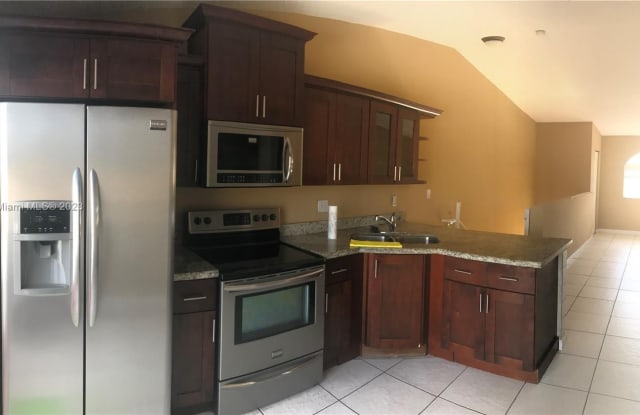 6975 W 36th Ave - 6975 West 36th Avenue, Hialeah, FL 33018