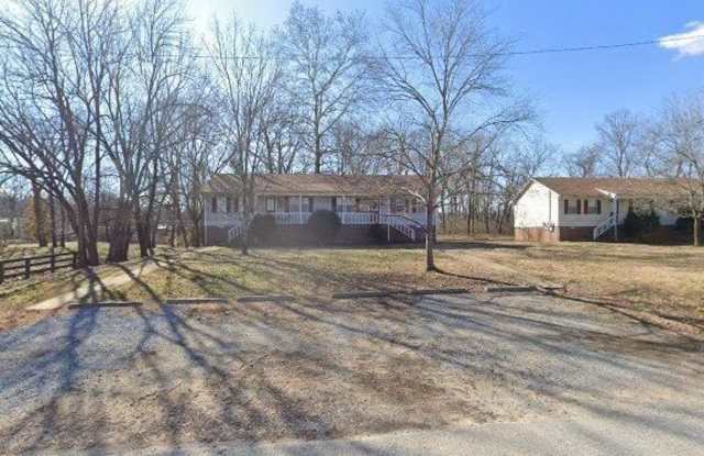 205 S Bigby Dr B - 205 South Bigby Drive, Columbia, TN 38401