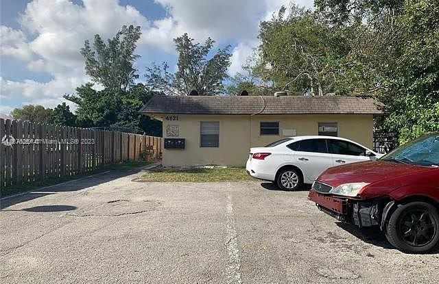 4621 SW 33rd Ave - 4621 Southwest 33rd Avenue, Dania Beach, FL 33312