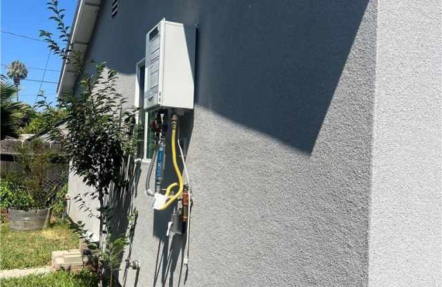 124 W Stueckle Avenue