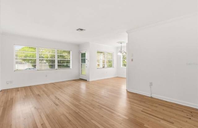 1041 N THORNTON AVENUE