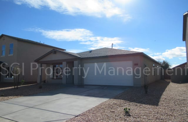 215 W Bobcat Ct - 215 Bobcat Court, Casa Grande, AZ 85122