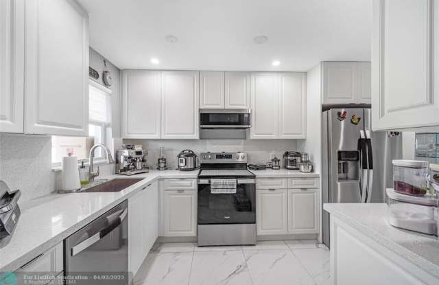 Photo of 6650 Royal Palm Blvd