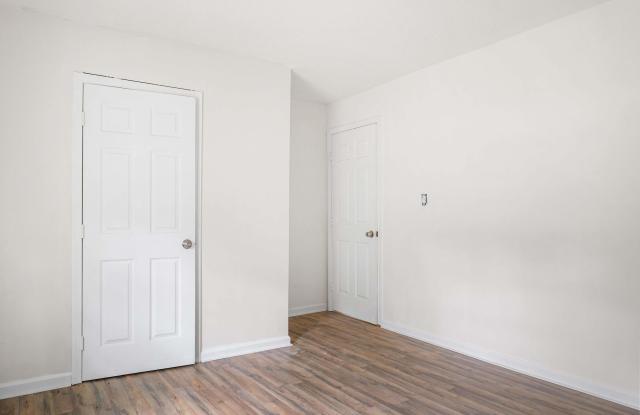 2956 La Salle Street