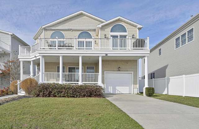 306 Dolphin Dr
