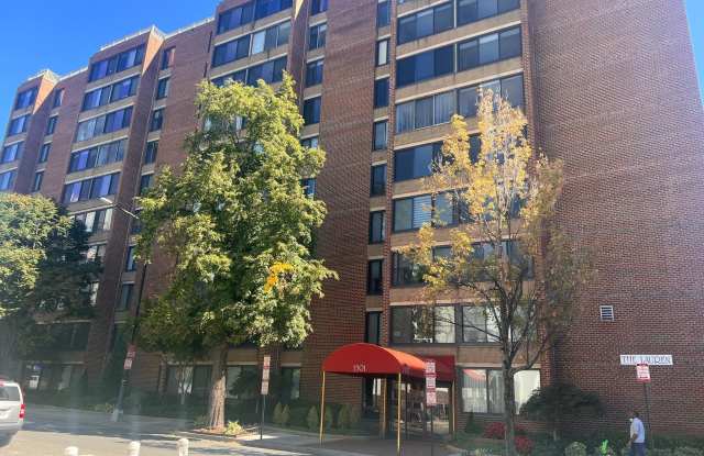Photo of 1301 20TH Street NW unit: 416