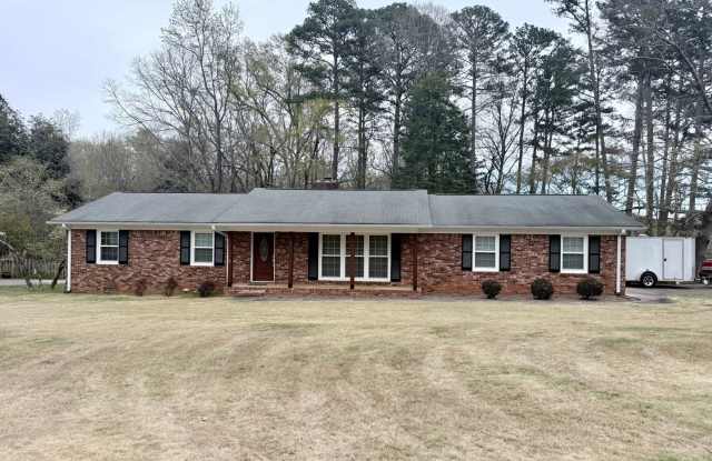 Charming & Convenient Athens Home – Prime Location with Modern Comforts