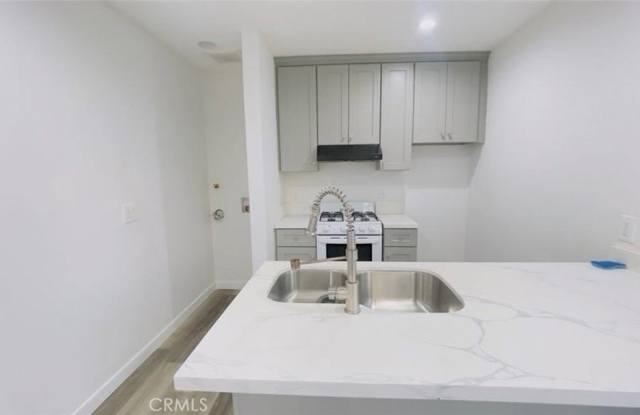 1458 W Summit Street