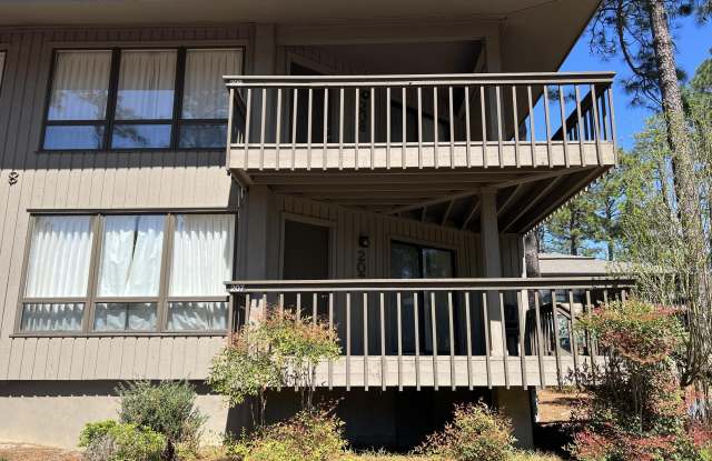 Photo of 207 Foxkroft Drive