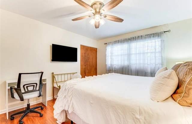 841 Artwood Road NE unit: 841