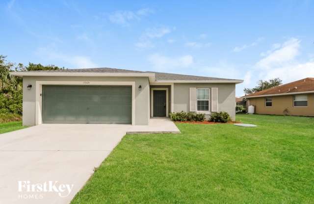 1065 Southwest Canary Terrace