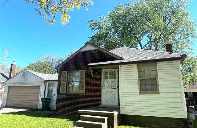 900 CHANNING Street
