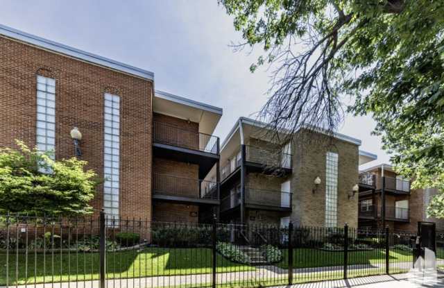 4547 N Dover